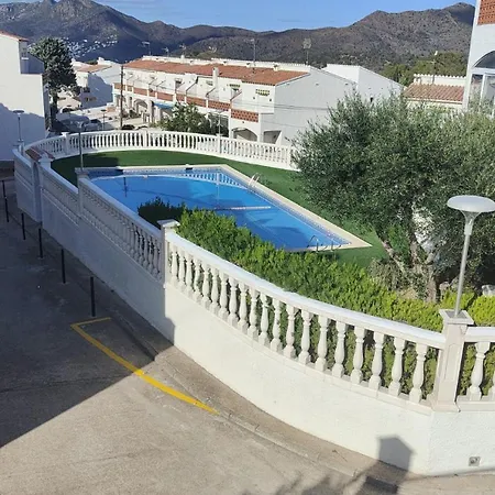 Holiday home Maison Dans Piscine *