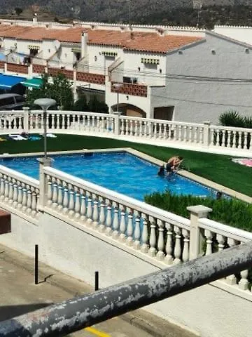 Maison Dans Piscine بيت للعطل روساس