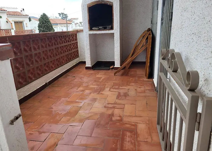 بيت للعطل Maison Dans Piscine روساس