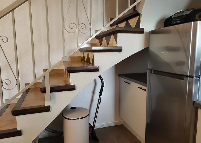 Maison Dans Piscine