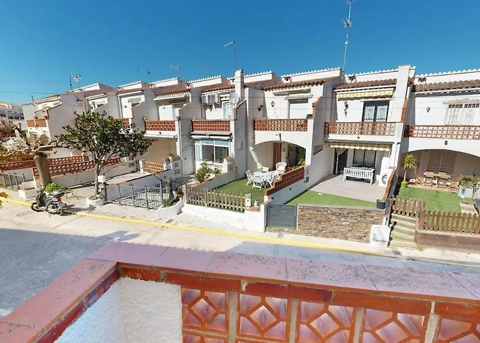 Maison Dans Piscine بيت للعطل